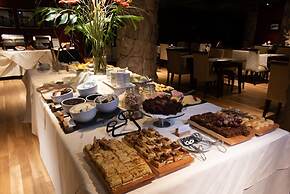 Cacique Inacayal Lake & Spa Hotel