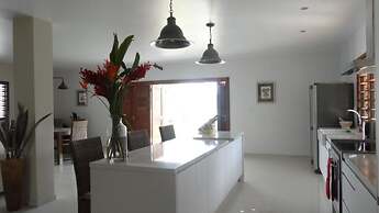 Paradise Point Views