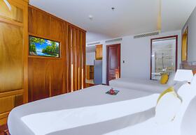 Sunny Ocean Hotel & Spa