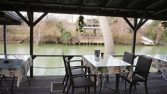 Agva Tree Tops Park Hotel