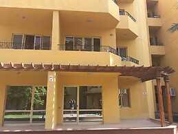 Pool View Apart At British Resort 221