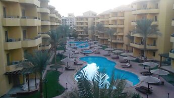 Pool View Apart At British Resort 1334