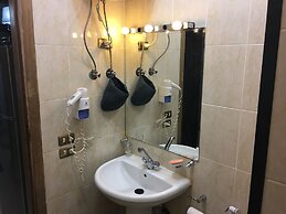 Pool View Apart At British Resort 1334