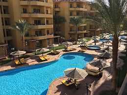 Pool View Apart At British Resort 1334