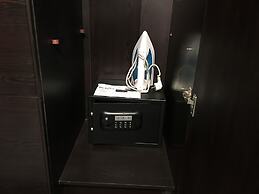 Pool View Apart At British Resort 1334