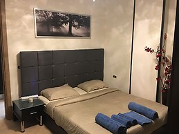 Pool View Apart At British Resort 1334