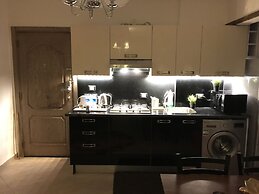 Pool View Apart At British Resort 1334