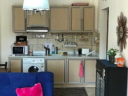 Pool View Apart At British Resort 1532