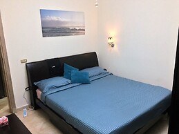 Pool View Apart At British Resort 1532