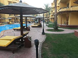 Pool View Apart At British Resort 1532