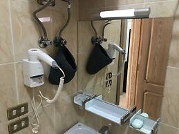 Pool View Apart At British Resort 1532