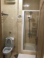 Pool View Apart At British Resort 1532