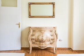 Victoria Queens Palace Apartments