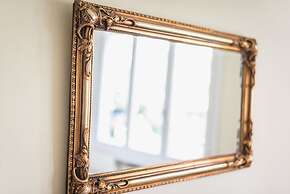 Victoria Queens Palace Apartments