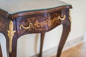 Victoria Queens Palace Apartments