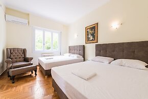 Victoria Queens Palace Apartments