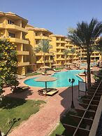 Pool View Apart At British Resort 252