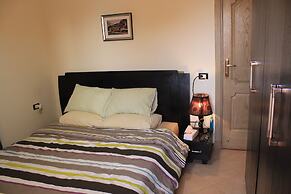 Pool View Apart At British Resort 252