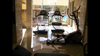 Pool View Apart At British Resort 252