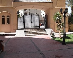 Pool View Apart At British Resort 252