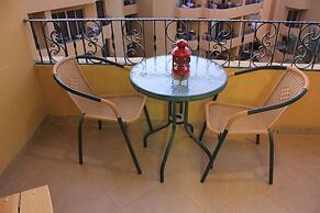 Pool View Apart At British Resort 252