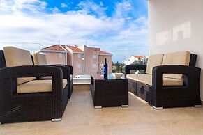 Apartments & Rooms Danivan Pool Villas