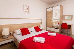 Apartments & Rooms Danivan Pool Villas