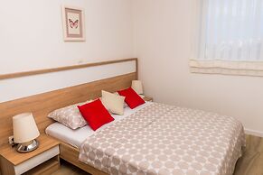 Apartments & Rooms Danivan Pool Villas