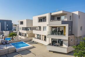 Apartments & Rooms Danivan Pool Villas