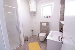 Apartments & Rooms Danivan Pool Villas