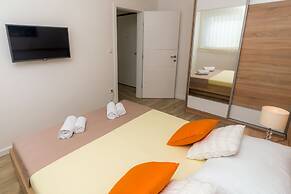 Apartments & Rooms Danivan Pool Villas