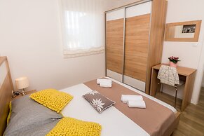 Apartments & Rooms Danivan Pool Villas