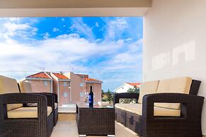 Apartments & Rooms Danivan Pool Villas