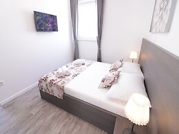 Apartments & Rooms Danivan Pool Villas