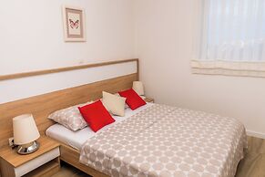 Apartments & Rooms Danivan Pool Villas