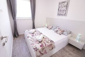 Apartments & Rooms Danivan Pool Villas