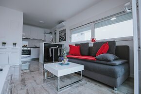 Apartments & Rooms Danivan Pool Villas