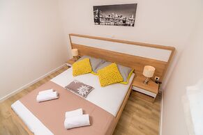 Apartments & Rooms Danivan Pool Villas