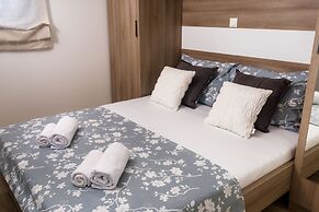 Apartments & Rooms Danivan Pool Villas