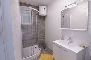 Apartments & Rooms Danivan Pool Villas