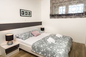 Apartments & Rooms Danivan Pool Villas