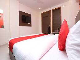 OYO 19687 Hotel Airway