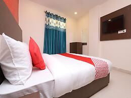 OYO 19687 Hotel Airway