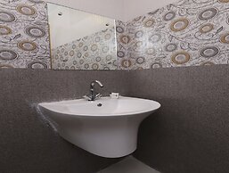 OYO 19687 Hotel Airway