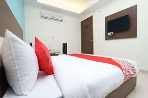 OYO 19687 Hotel Airway