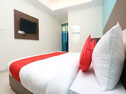 OYO 19687 Hotel Airway