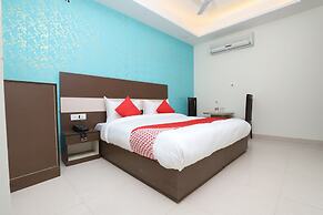 OYO 19687 Hotel Airway