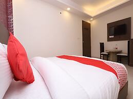 OYO 19687 Hotel Airway