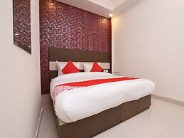 OYO 19687 Hotel Airway