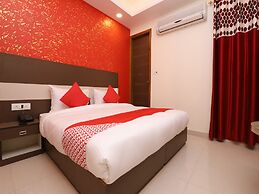 OYO 19687 Hotel Airway